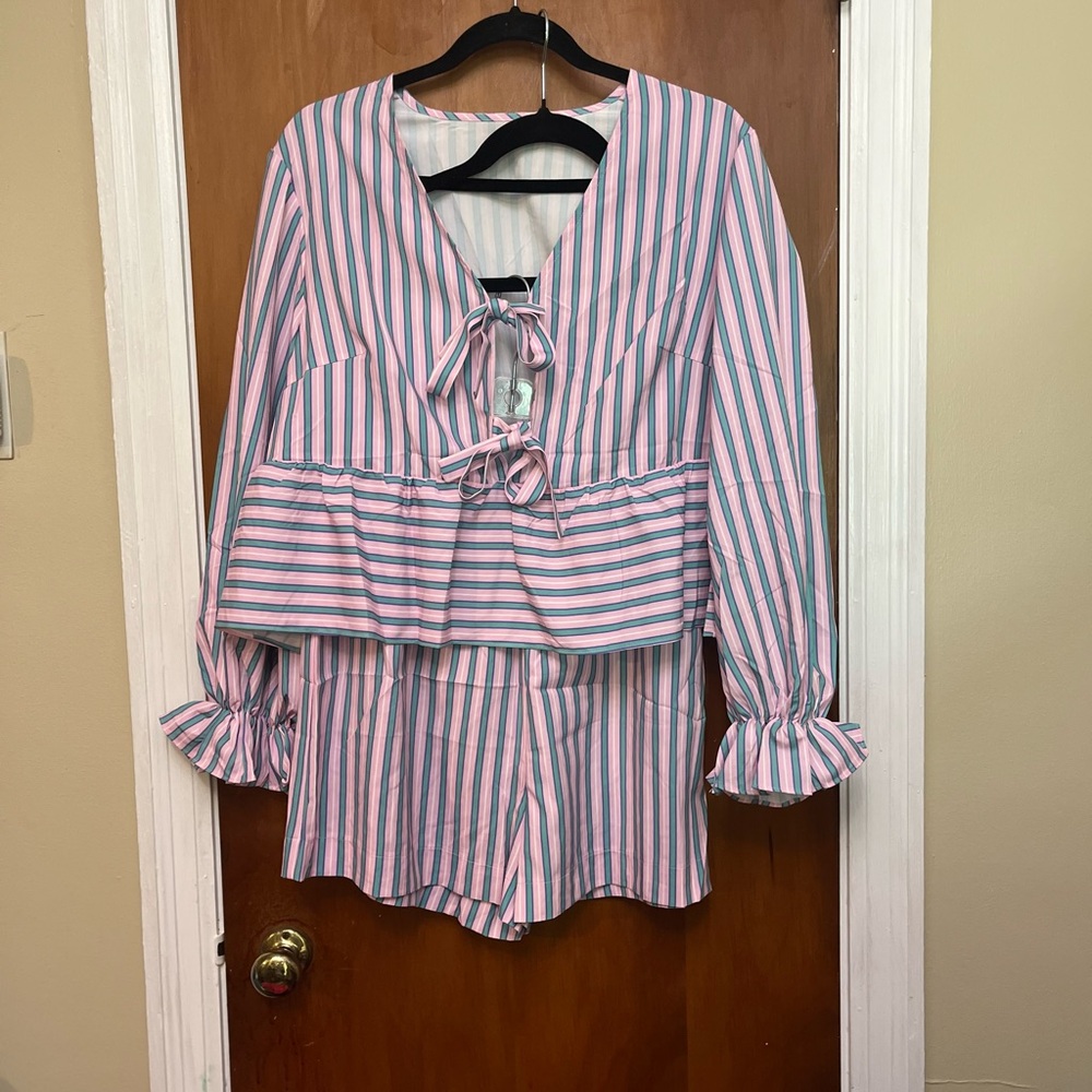 🆕  Striped Pink and Blue Women’s Shorts set. M.     R1 - Picture 3 of 8